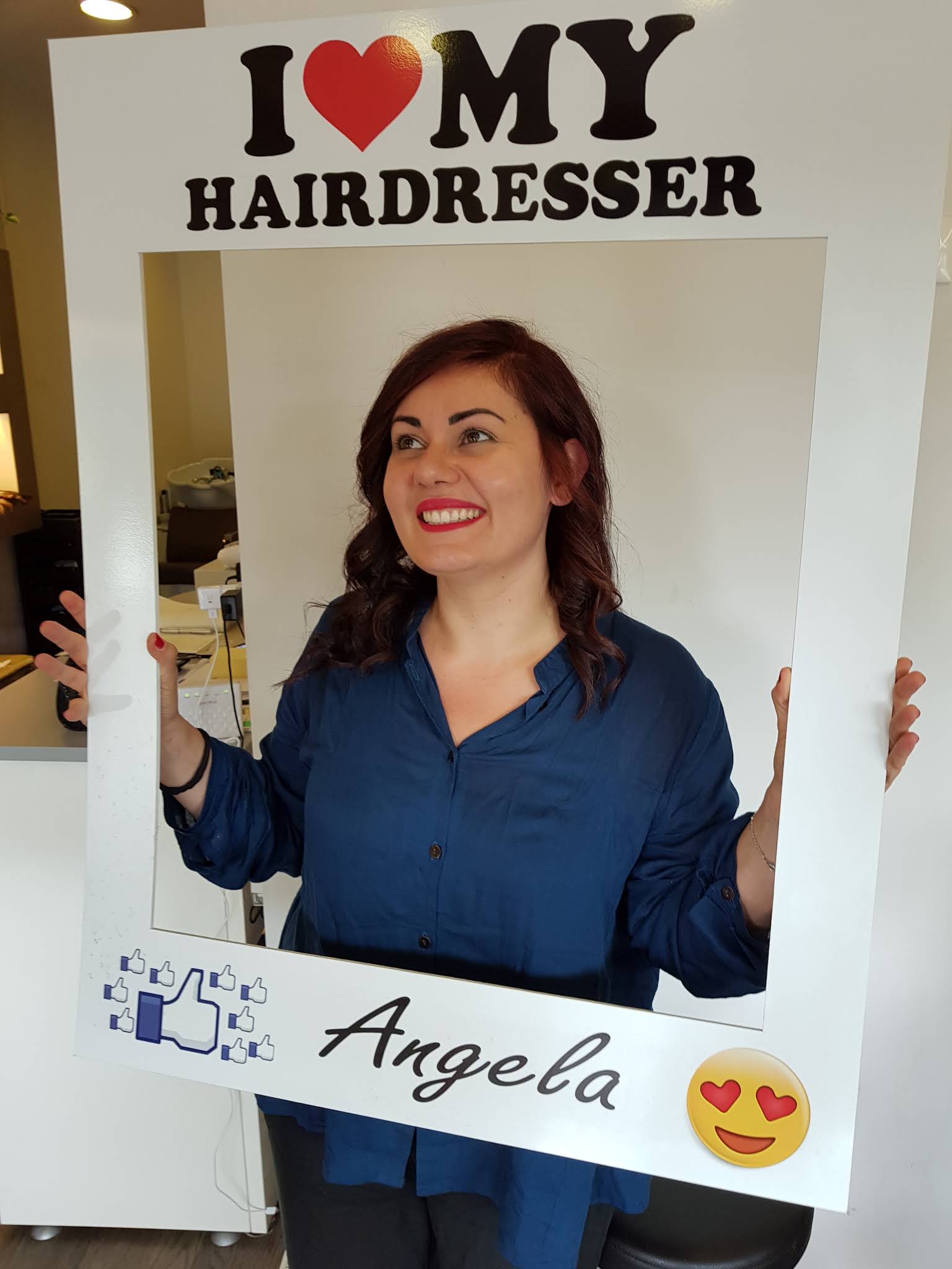Angela nel salone