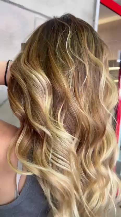 Capelli mossi e luminosi