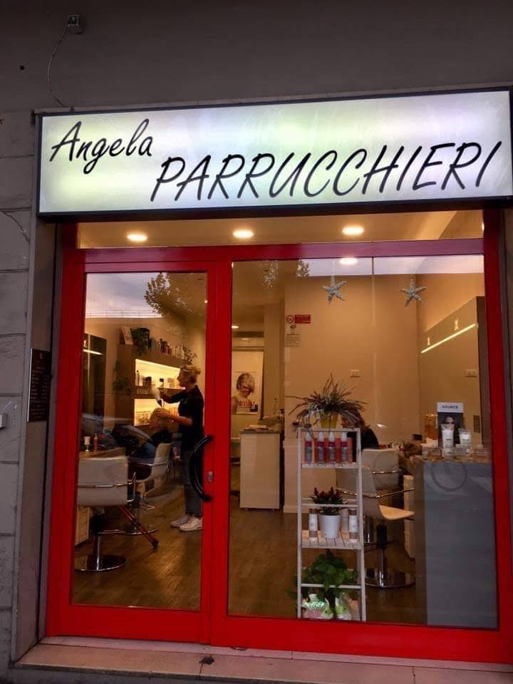Ingresso rosso di Angela Parrucchieri